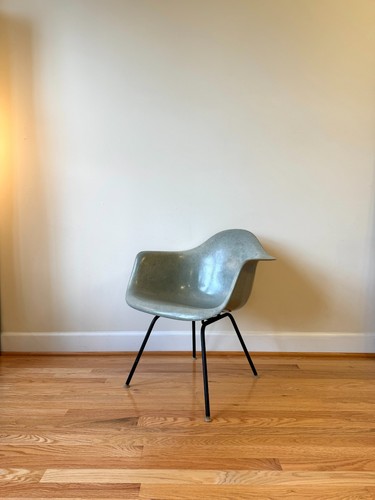 Eames molded fiberglass - molded,